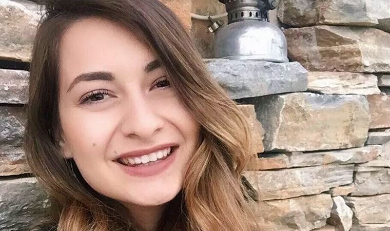 Ders anlatırken beyin kanaması geçirmişti... Esra öğretmenden acı haber!