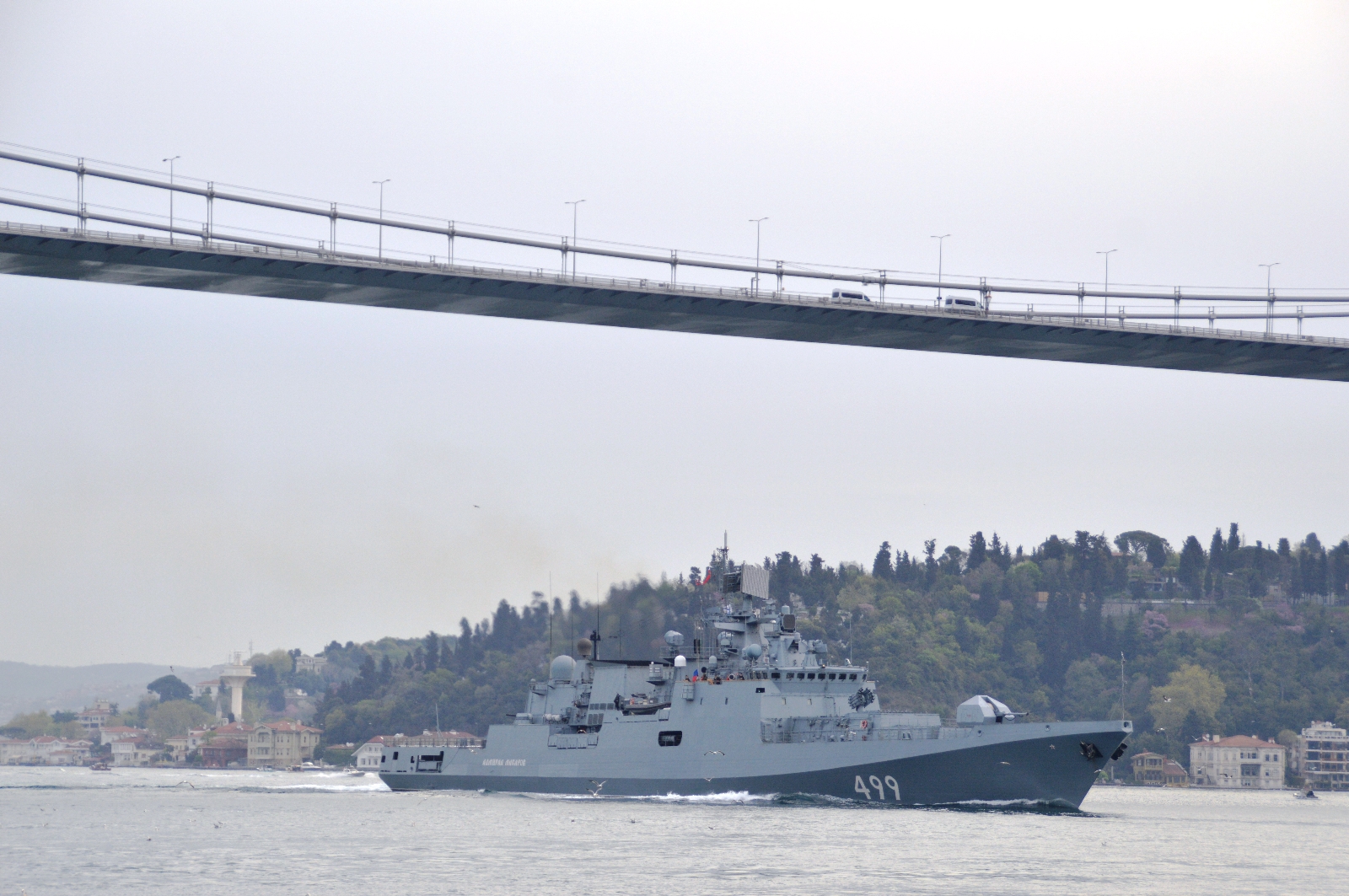 Rus savaş gemisi boğazdan geçti