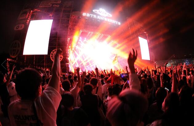Vuhan'da binlerce kişi müzik festivalinde buluştu