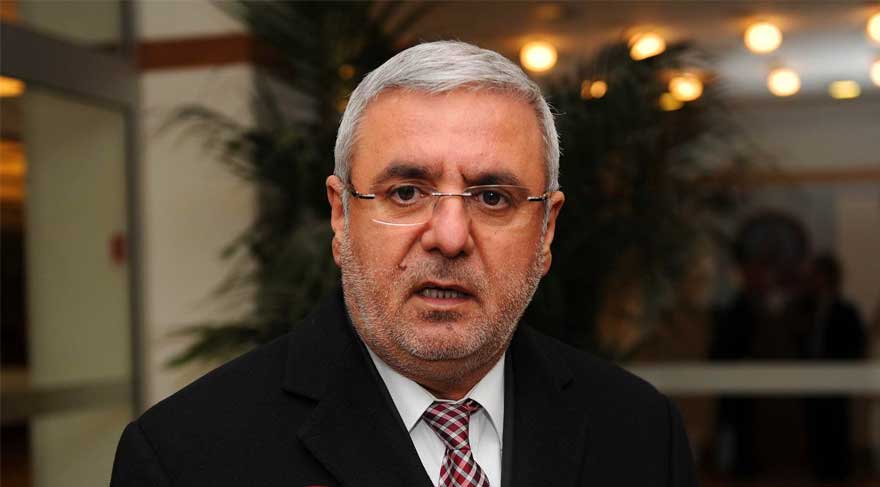 Yeni Şafak'tan AKP'li Mehmet Metiner kararı