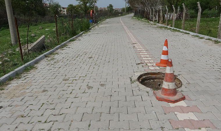 Kısıtlamayı fırsat bildiler! Çanakkale'de rögar kapakları çalındı