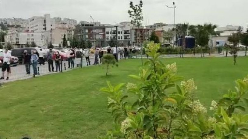 Tam kapanmada 'sosyal mesafesiz' aşı kuyruğu