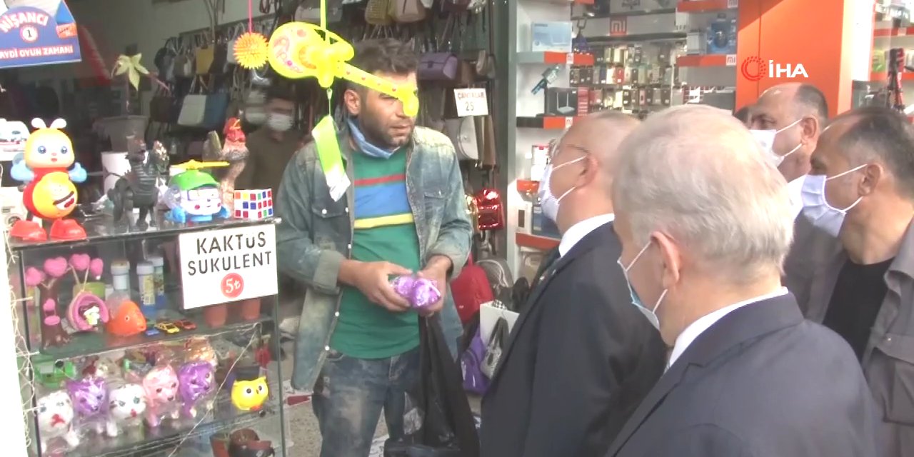'Neden maske takmıyorsun' diyen Vali' ye, ' Canıma yetti. Gebermek istiyorum. . ,' yanıtı yürekleri burktu.