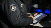 Ülkede herkese farklı kural mı işliyor? Polis 'iki güzel kız'a ceza yazmak yerine bakın ne yaptı!