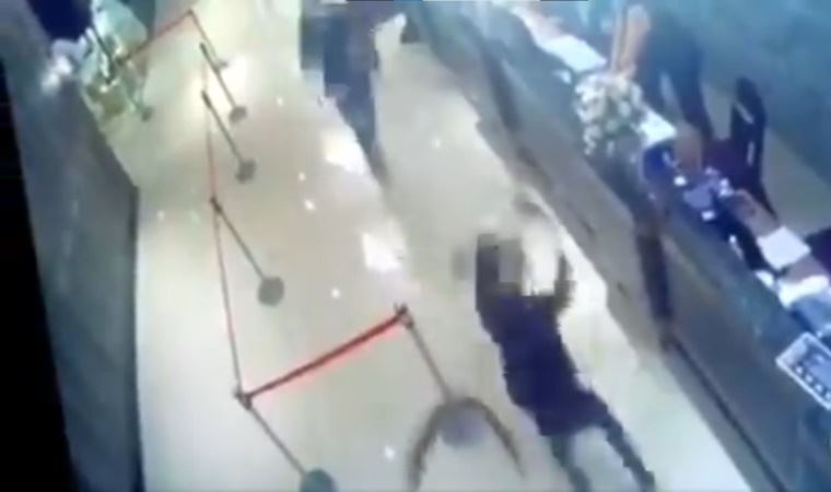 Restoranda hesaplaşma! 1.000'den fazla hamamböceği ile saldırdılar
