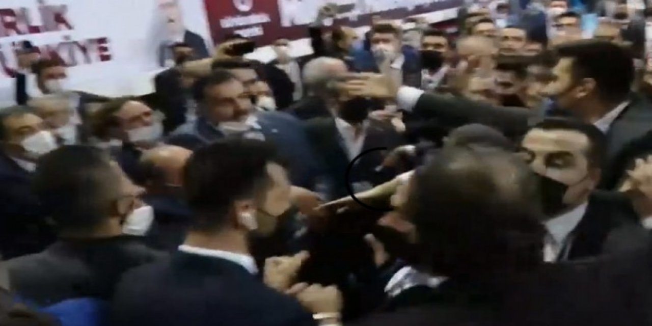 Büyük Birlik Partisi'nin (BBP) 11. Olağan Kongre'si, Kuran-ı Kerim okunmasıyla başladı, yumruklaşmalarla devam etti polisler tarafları ayırdı