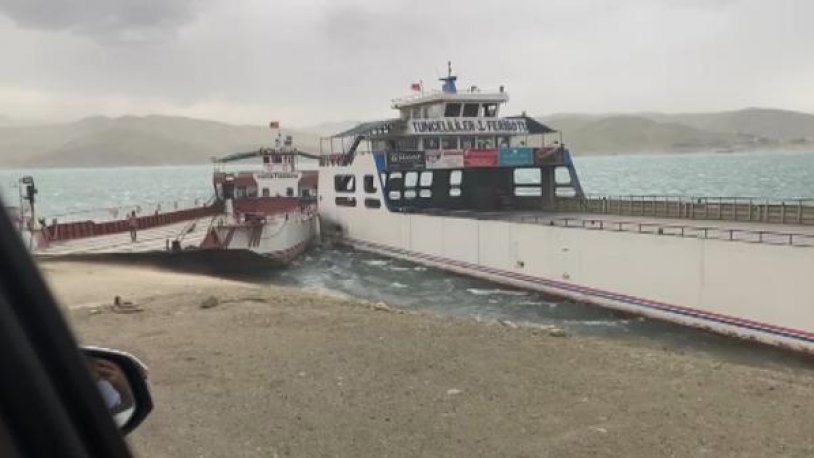 Keban Baraj Gölü'nde feci kaza! İki feribot çarpıştı