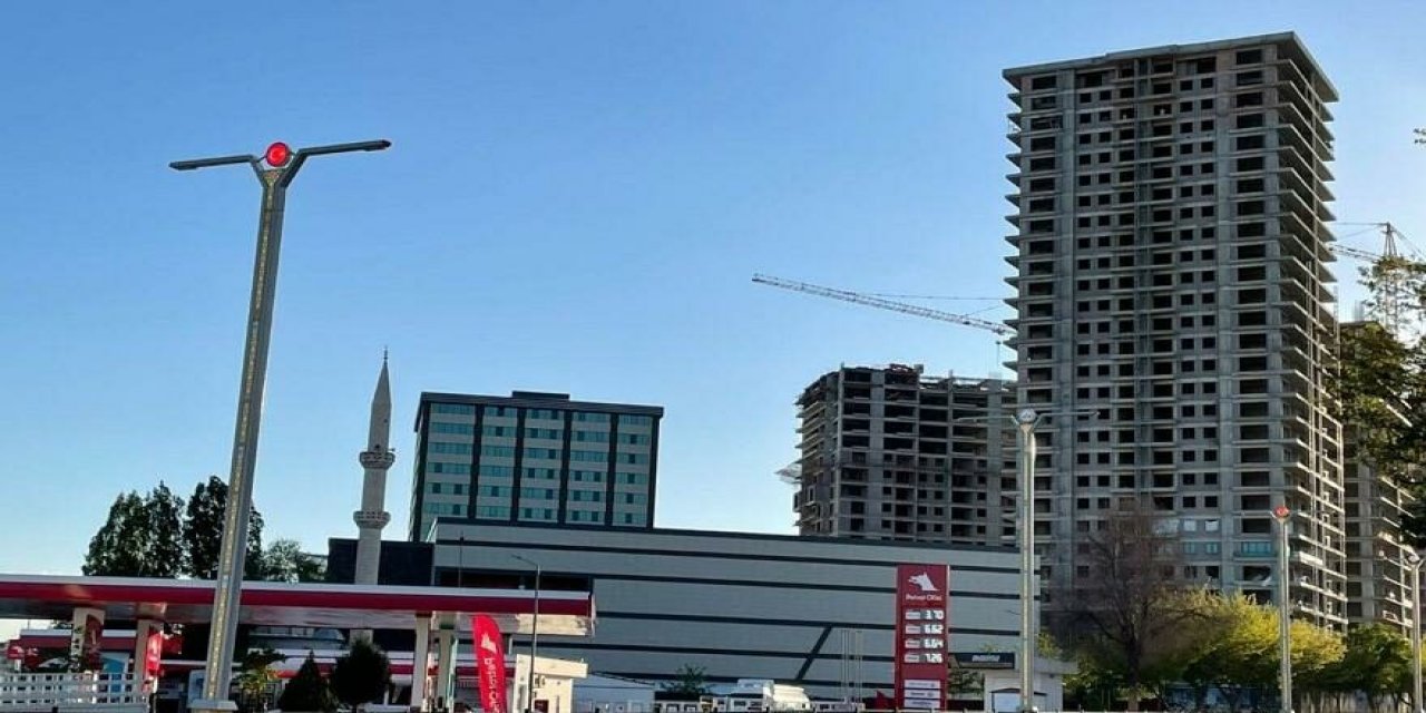 Deprem bölgesine 26 katlı bina diktiler! Bakan Kurum katları tek tek saydı, yüksek buldu!