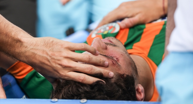 Girdiği ikili mücadelede elmacık kemiği kırılmıştı! Hastaneye kaldırılan Salih Uçan’dan haber