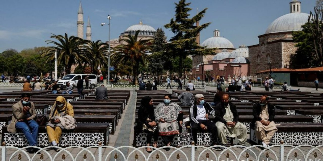 "Kapanacaksanız düzgün şekilde kapanmalısınız" Türkiye’deki sokağa çıkma yasağı dünya gündeminde!