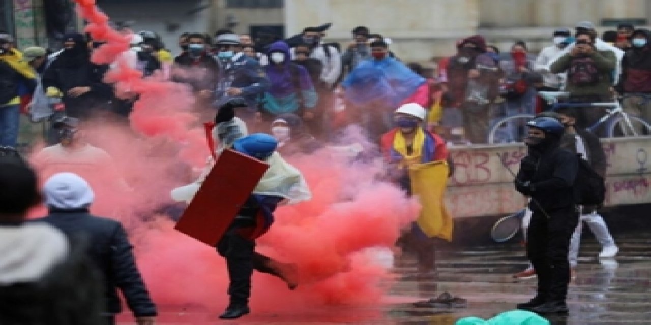 Kolombiya’da şiddetin dozu artıyor! Protestoculara ateş açıldı!