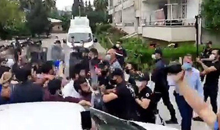 Alparslan Kuytul'dan haber alamadıklarını iddia ettiler... Furkan Vakfı üyelerine polis müdahalesi
