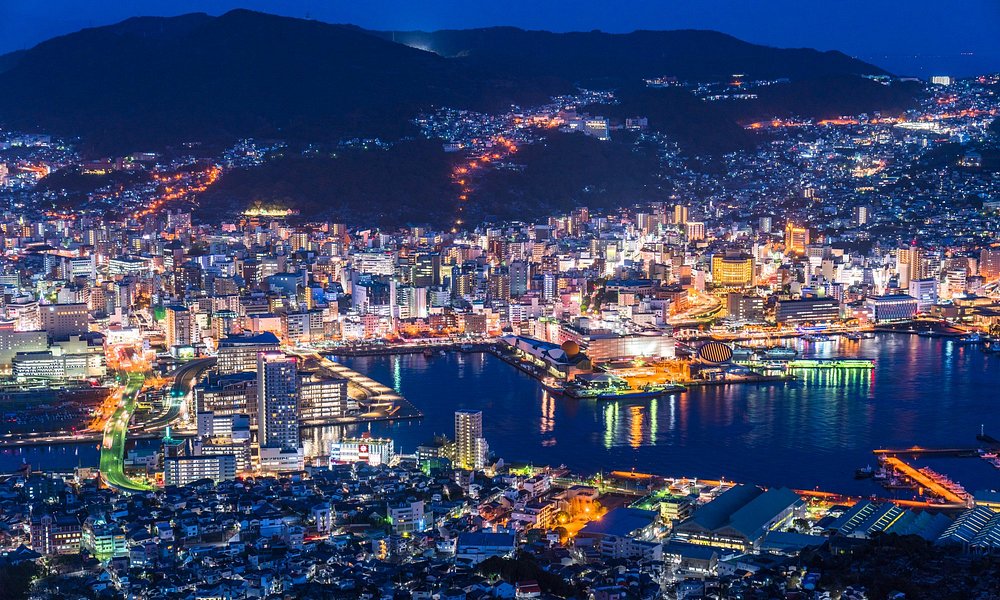Japonya'da bir süpermarkette atıştırmalık böcek satan otomat açıldı