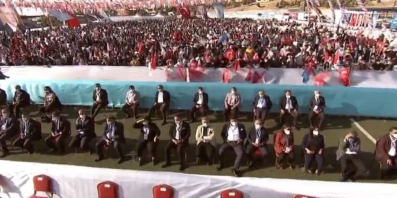 Süleyman Soylu, virüs genelgesine uymadı!