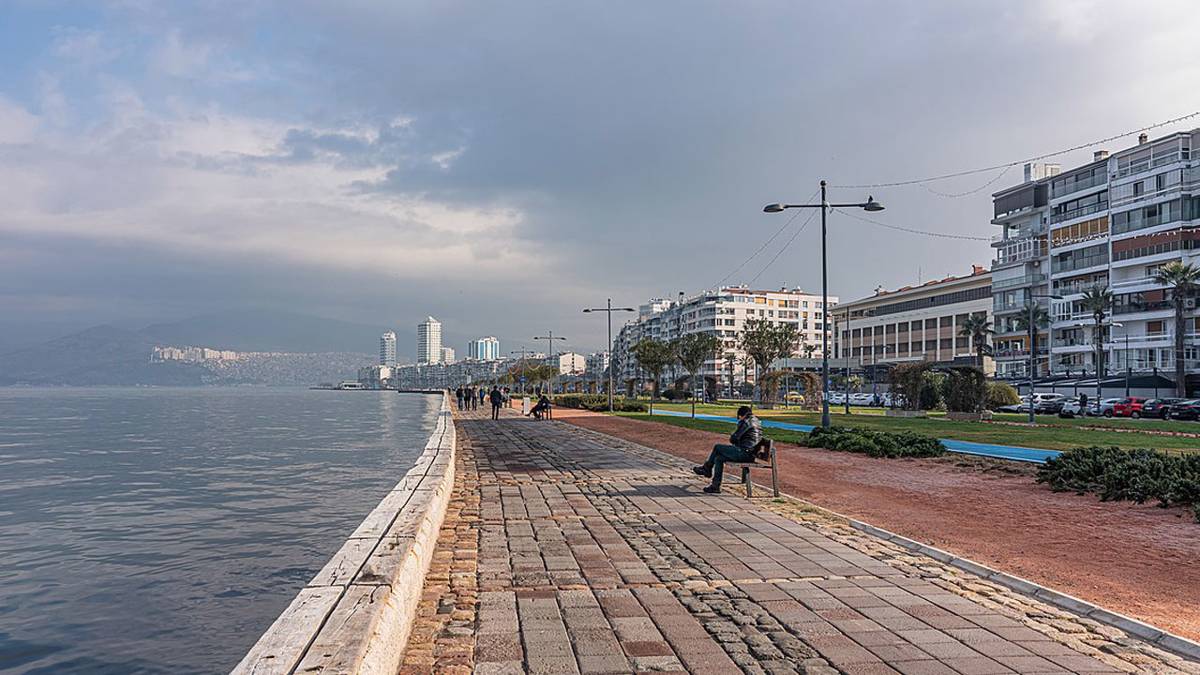 Yüksek vaka oranlarıyla dikkati çekiyordu! İşte İzmir'in tam kapanma raporu