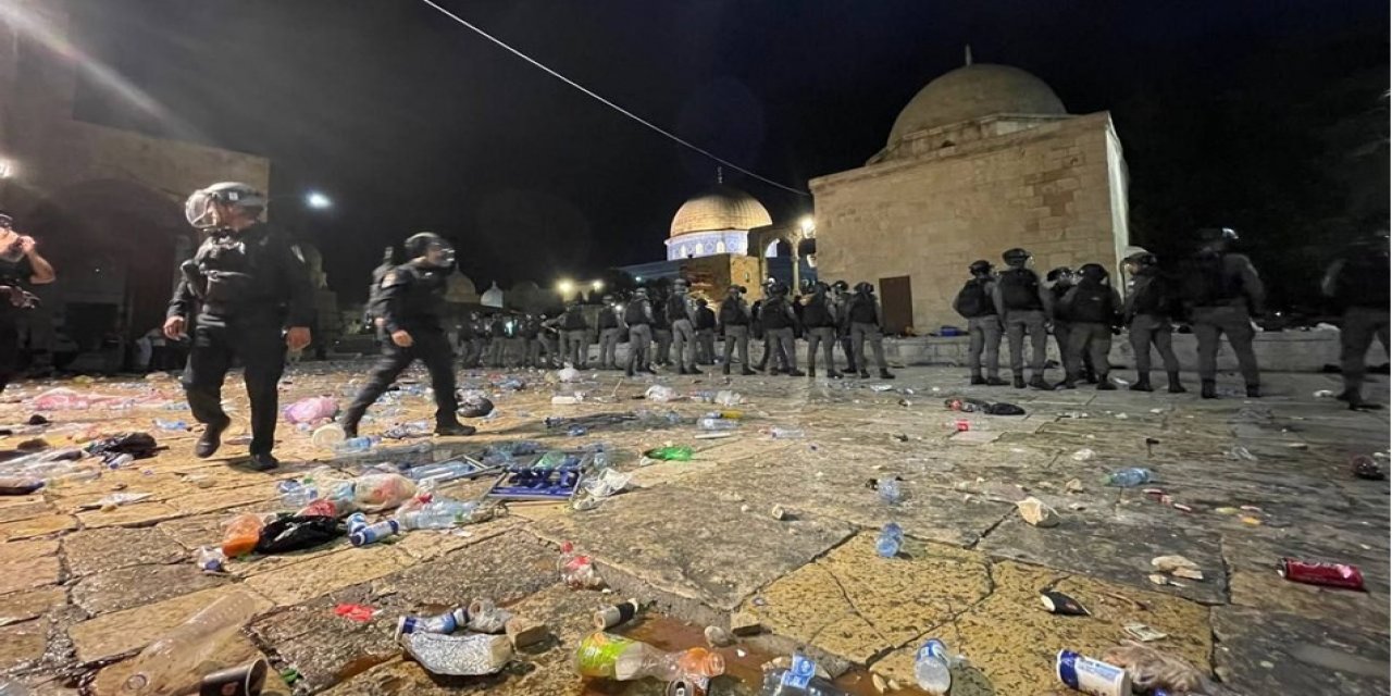 Namaz kılan cemaati ses bombası ve plastik mermilerle hedef almışlardı... İsrail'in saldırısına Ankara'dan peş peşe tepkiler!
