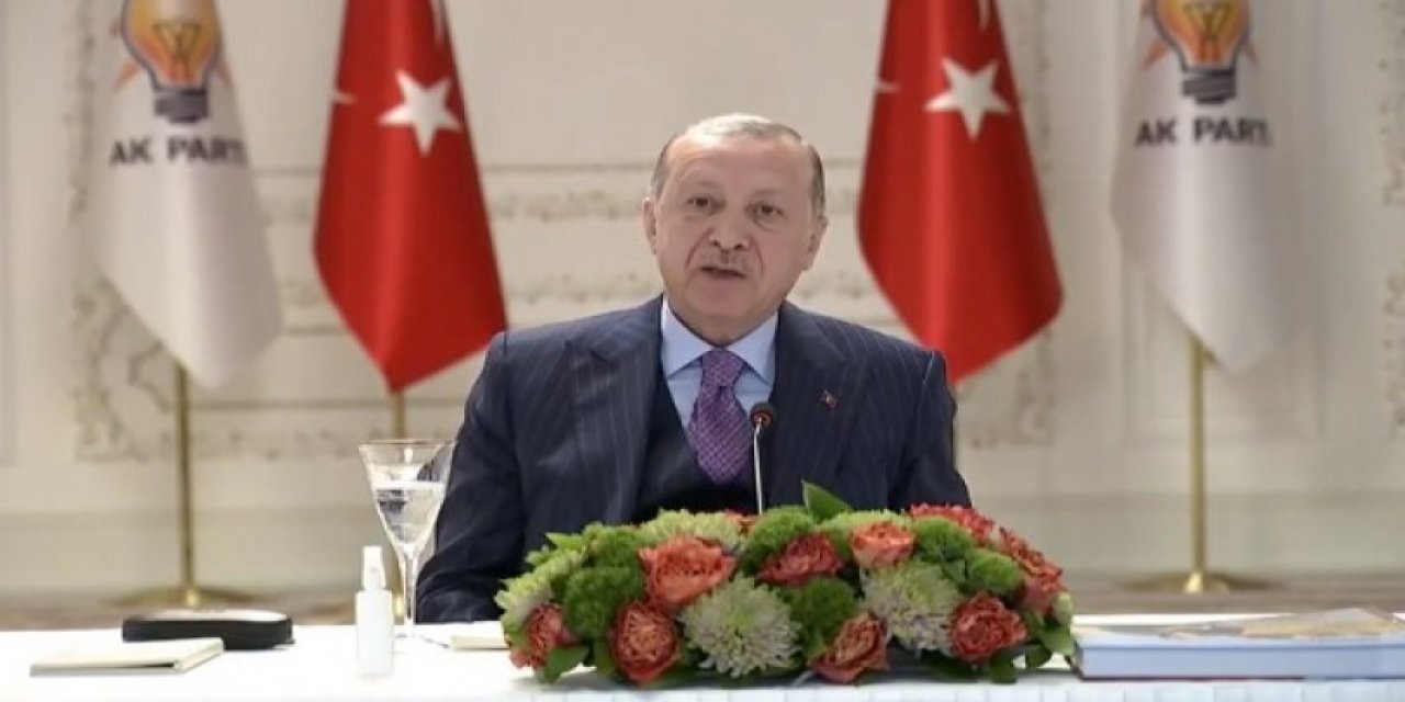 Danışmanların dikkatinden kaçtı! Erdoğan'dan fena yakalandı! Canlı yayında su bardağına müdahale!