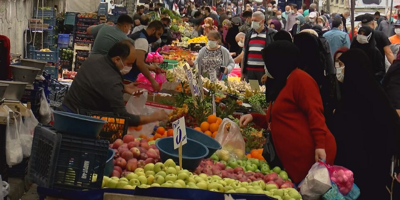 Korona unutuldu, pazarlar tıka basa doldu! Vatandaş tezgahlara akın etti
