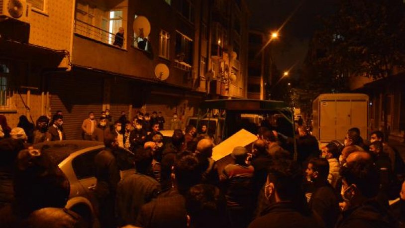 Esenler'de bir kişi evinde asılı halde bulundu