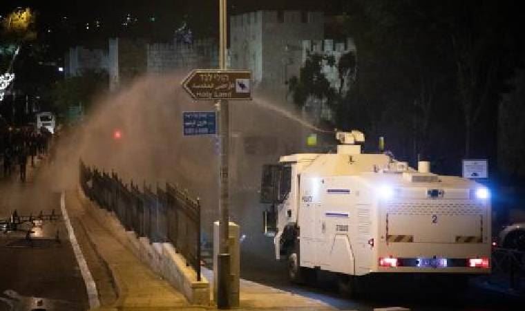 İsrail polisi Şam Kapısı'nda Filistinlilere saldırdı