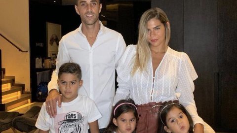 Eren Zahavi'nin 4 çocuğu ve eşini iple bağlayarak rehin aldılar!