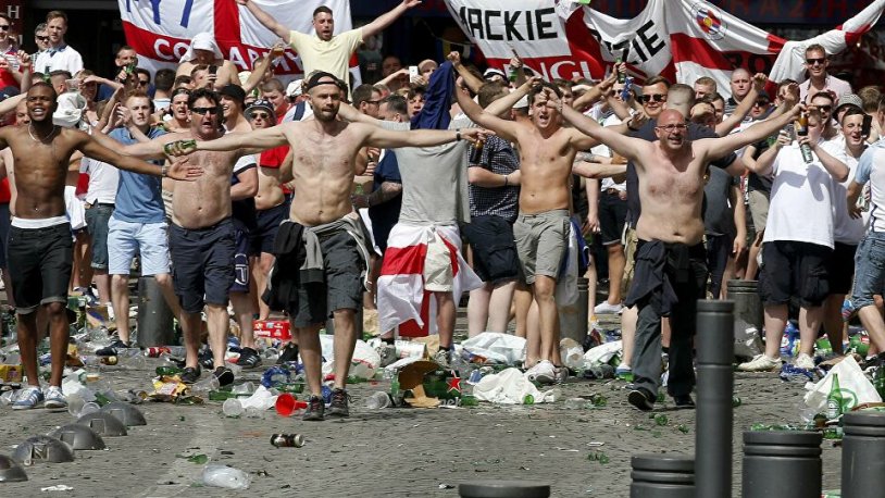 İngiltere'den maçlar için seyirci kararı