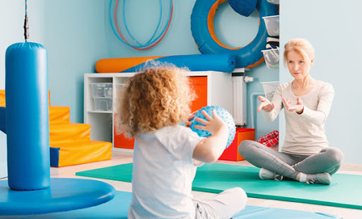 Dr. Öğr. Üyesi Faruk Salih Şeker'den öneri!  Özel ihtiyaçlı çocuklar için pandemide spor nasıl omalı?