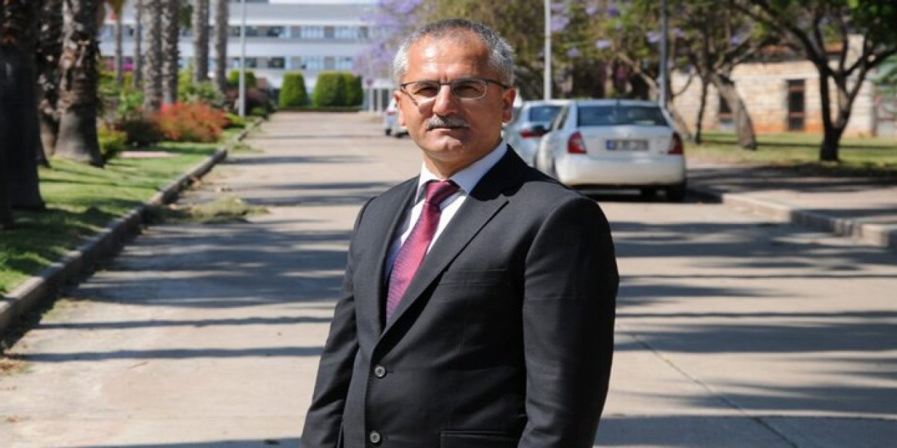 Daha önce de CHP lideri Kılıçdaroğlu’na atılan yumruğu savunmuştu... Bölüm başkanı akademisyenden tepki çeken bayram mesajı: Geleceğimizin teminatı Cumhur İttifakı!