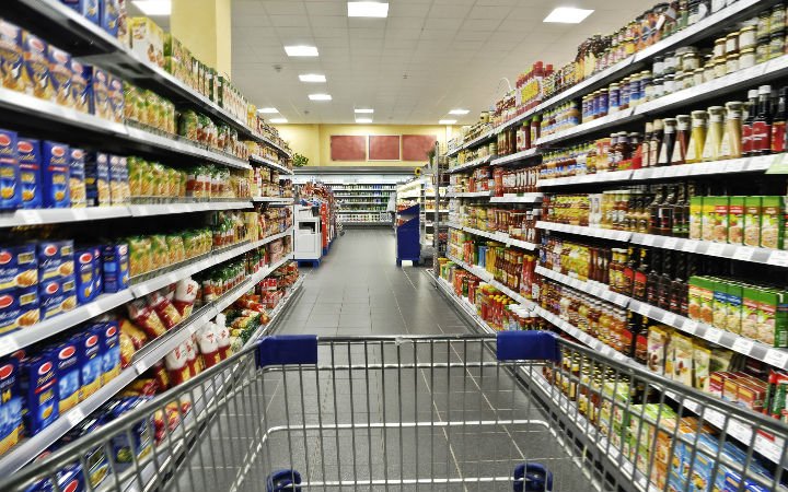 Süpermarkette kavga! Taraflardan biri diğerine 5 kiloluk kıymayla saldırdı