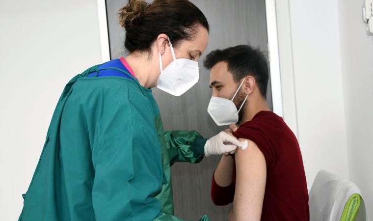 Doç. Dr. Altıntaş'tan koronavirüs aşısı ile ilgili önemli uyarı! İşte aşıdan önce ve sonra yapılması gerekenler