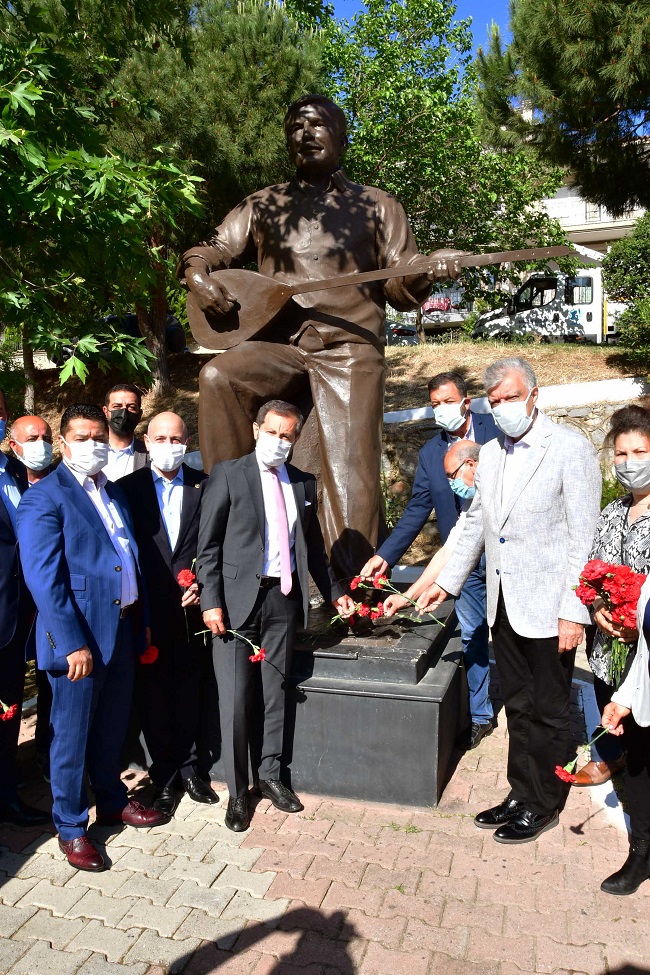 Narlıdere’de Aşık Mahzuni Şerif anıldı
