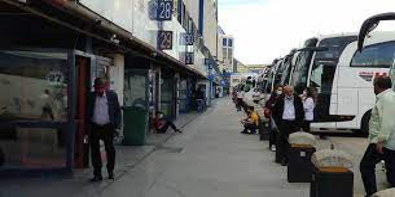 Biletler tükendi, kapasite yarıya düştü! Otogarlarda "tam kapanma" sonrası kaos!