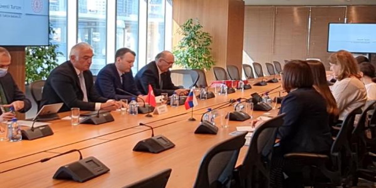 Türkiye'ye uçuşları yasaklamıştı...  Rusya ile "turizm" trafiği başladı!   Sözcü Kalın ve Bakan Ersoy Rusya’ya gitti