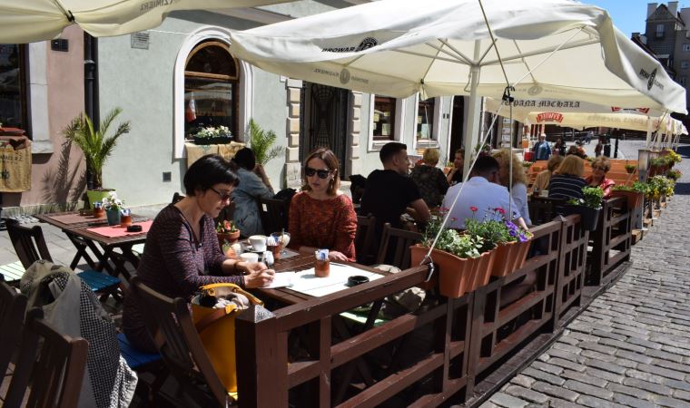 Kafeler açıldı, halk coştu! 7 ay  sonra halk normalleşmenin tadını çıkardı