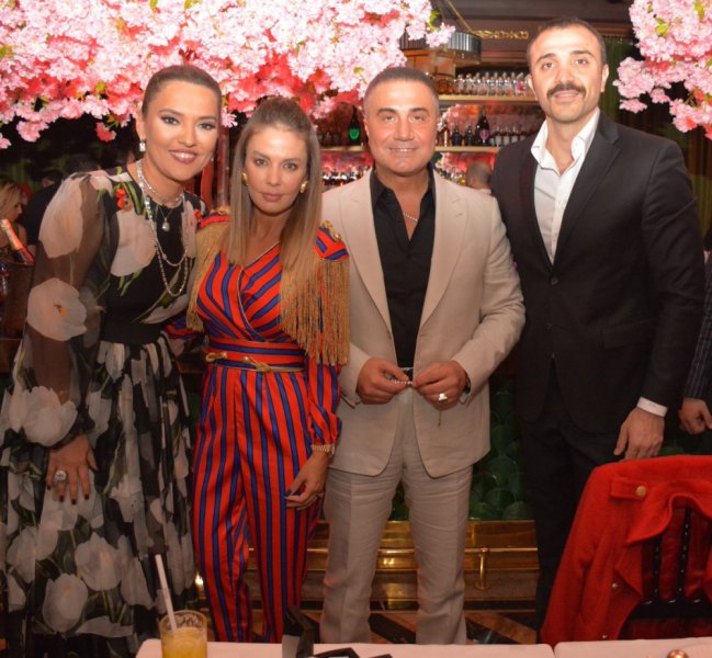 Ünlü isimler fotoğraflarını silmeye başladı ama... İşte Sedat Peker'in 'dostlarım' dediği isimler