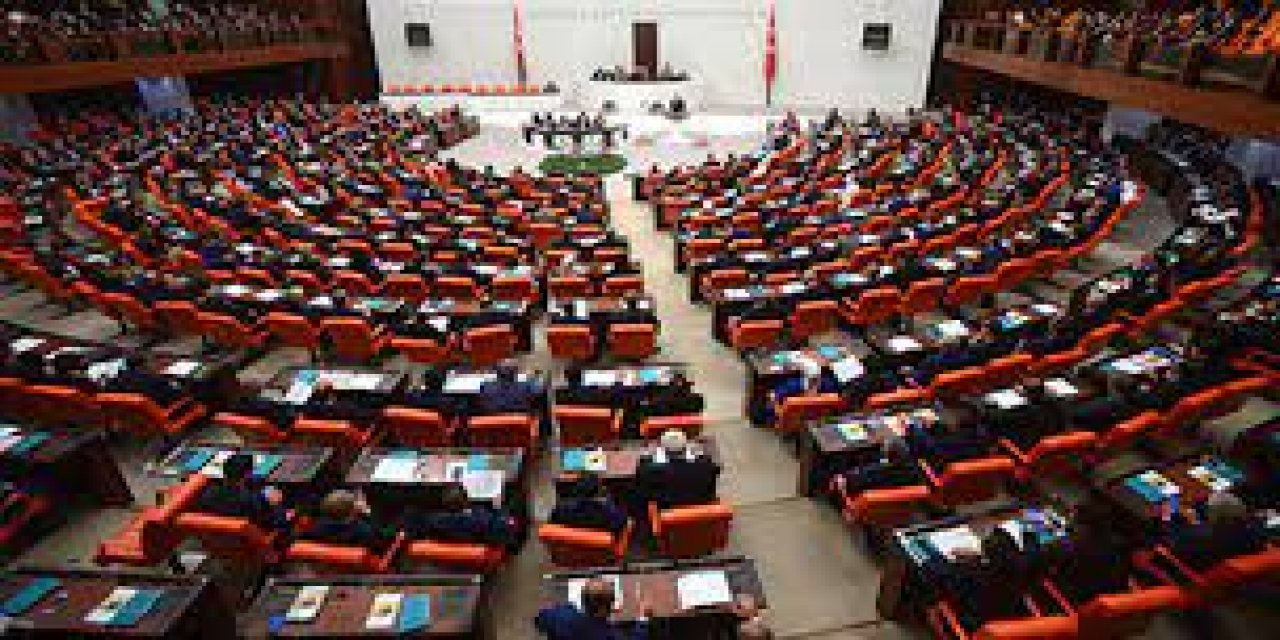 Su borusu patladı: TBMM'yi su bastı!