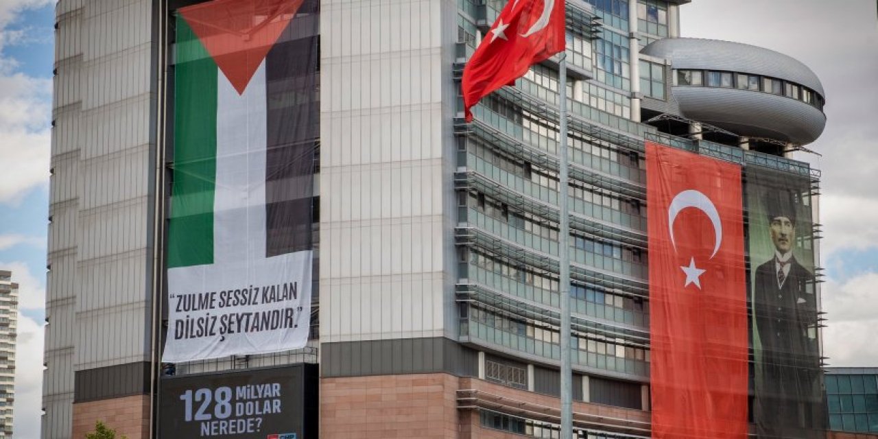''Zulme sessiz kalan dilsiz şeytandır'' CHP Genel Merkezi'ne "Filistin bayrağı" asıldı!