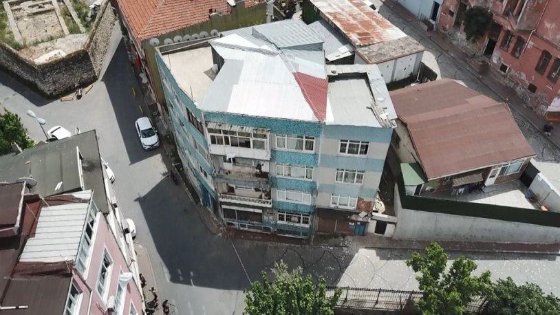 İstanbul'da faciadan dönüldü! 5 katlı bina boşaltıldı