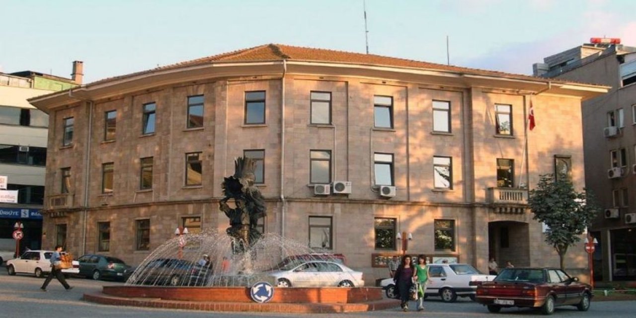 AKP'li belediyeden akılalmaz işçi kıyımı! "100 işçi çıkardı yerine torpilli 100 işçi aldı"