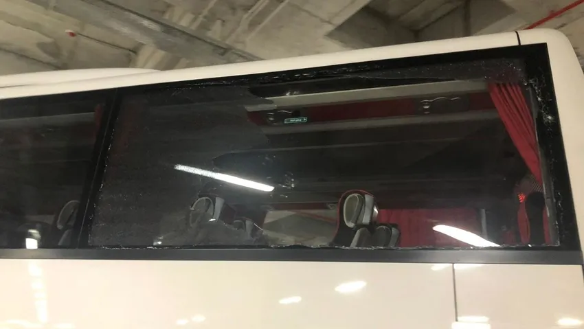 Beşiktaş kafilesine saldırı!