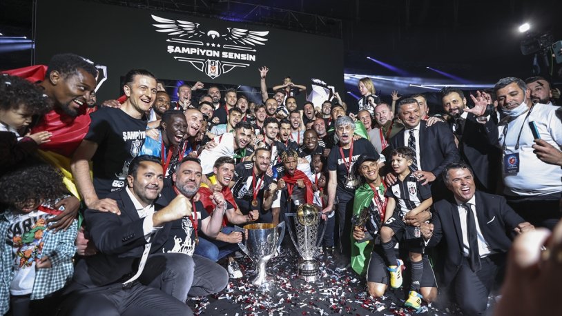 Beşiktaş şampiyonluk kupasını aldı