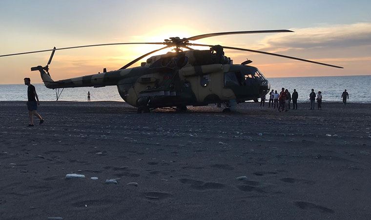 Azerbaycan helikopteri Türkiye'ye acil iniş yaptı
