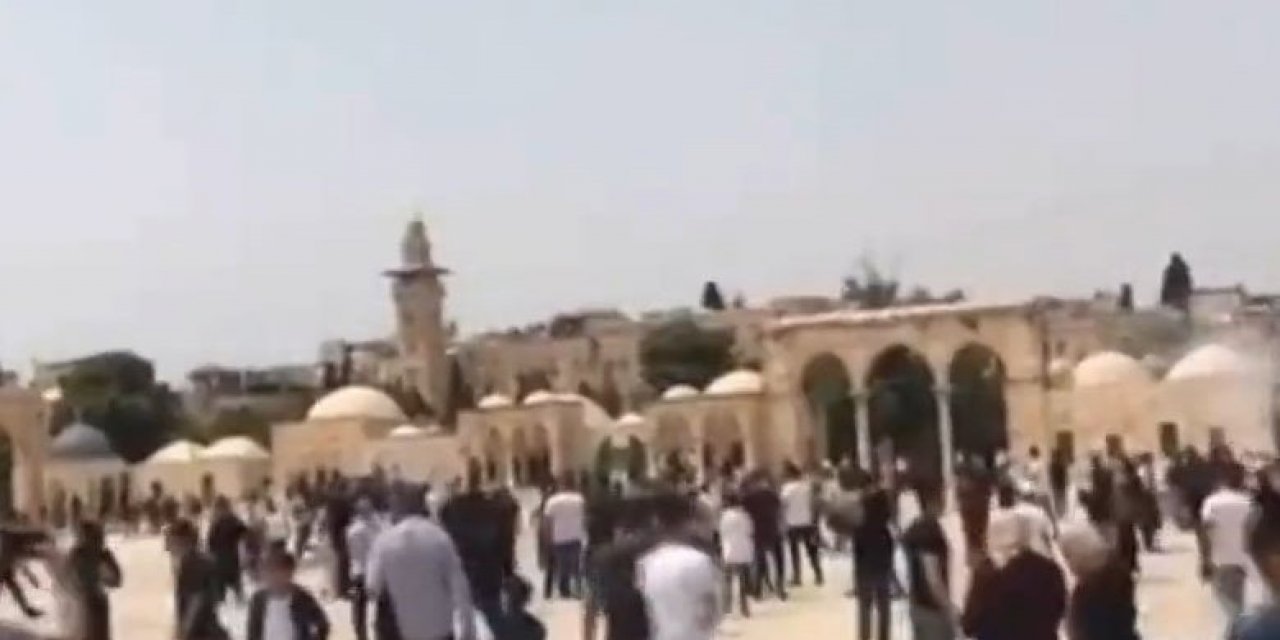 Ateşkes imzalanmıştı... İsrail cuma namazı sonrası Mescd-i Aksa'daki cemaate saldırdı!