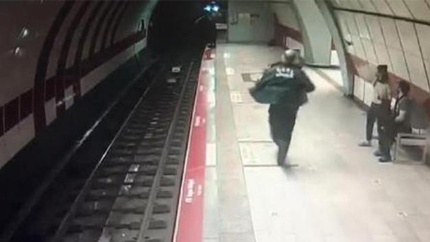 Taksim Metro İstasyonu'ndaki intihar girişimi!