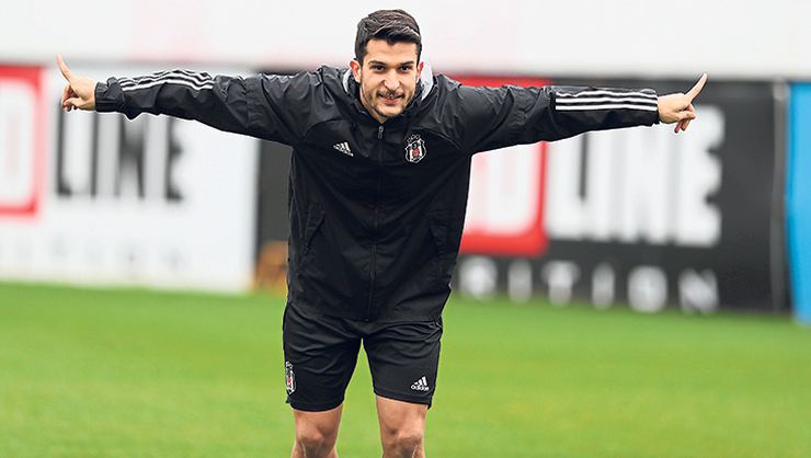 Beşiktaşlı Necip Uysal imzayı attı!