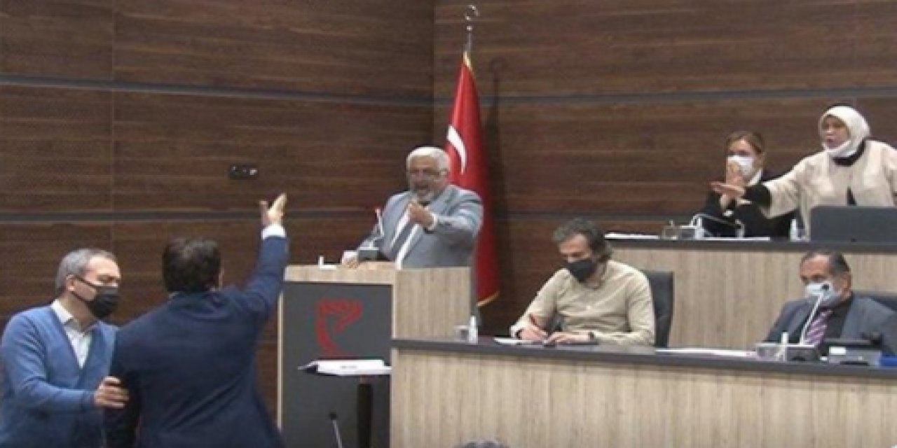 "Bunlar dar ağacında 3 terörist 3 anarşisttir"  MHP’li üye Deniz Gezmiş’e ‘terörist’ dedi, meclis karıştı!