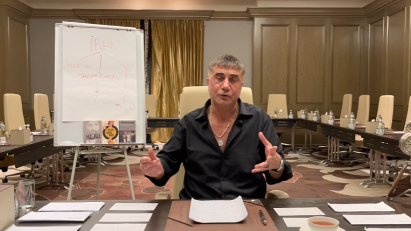 Merak uyandırdı... Sedat Peker'in yayınladığı videoda tahtada yazanlar neyi işaret ediyor?