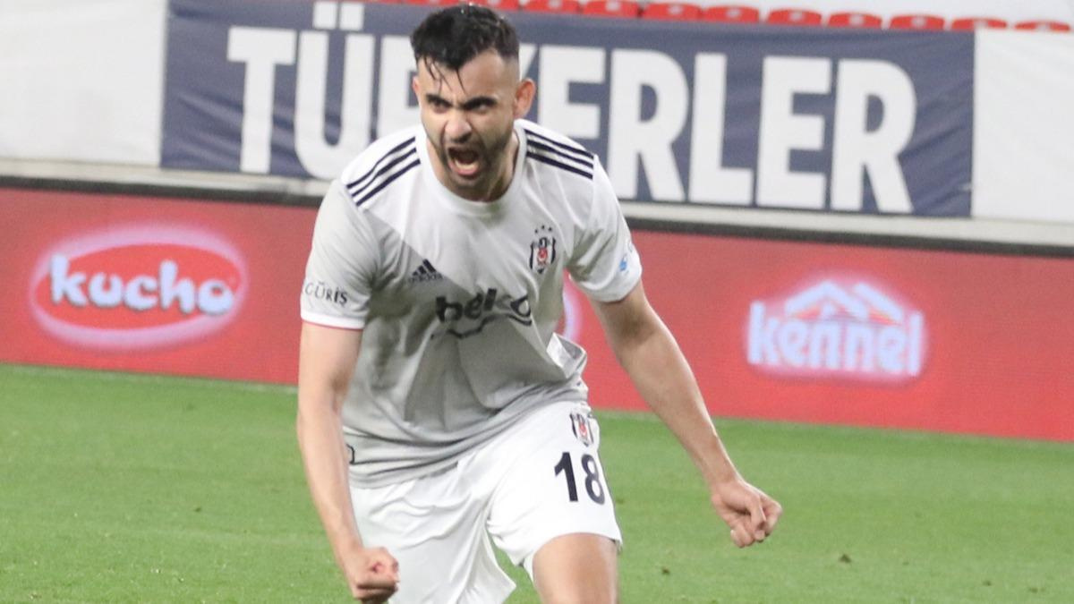 Beşiktaş'ın şampiyonluk formaları satışa çıkarıldı