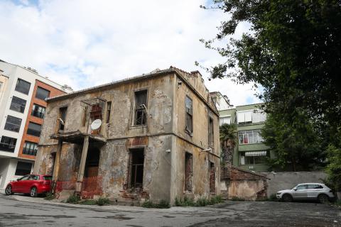 Türk edebiyatının usta isminin evi otopark oldu!