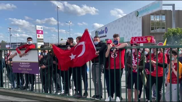 Lille taraftarlarından Angers deplasmanında Türk bayraklı destek